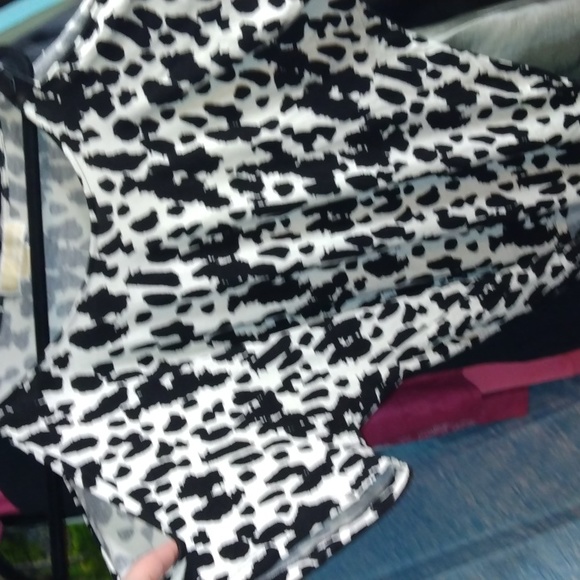 Michael Kors women's black and white cold shoulder short sleeves top Sz small - Picture 10 of 17